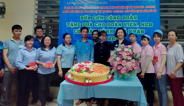 Giúp người lao động gắn bó, làm việc hiệu quả - Ảnh 1. Giúp người lao động gắn bó, làm việc hiệu quả - Ảnh 1.