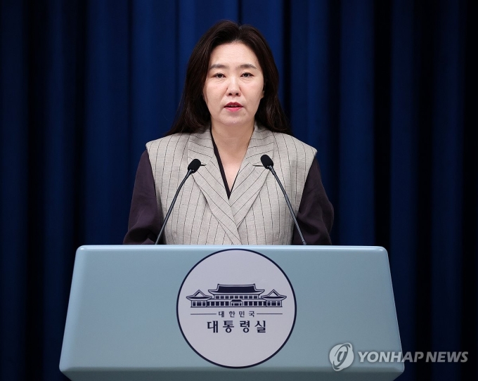 Kang Yu-jung, phát ngôn viên của Văn phòng Tổng thống Hàn Quốc, trong cuộc họp báo tại Seoul ngày 15/9. Ảnh: Yonhap