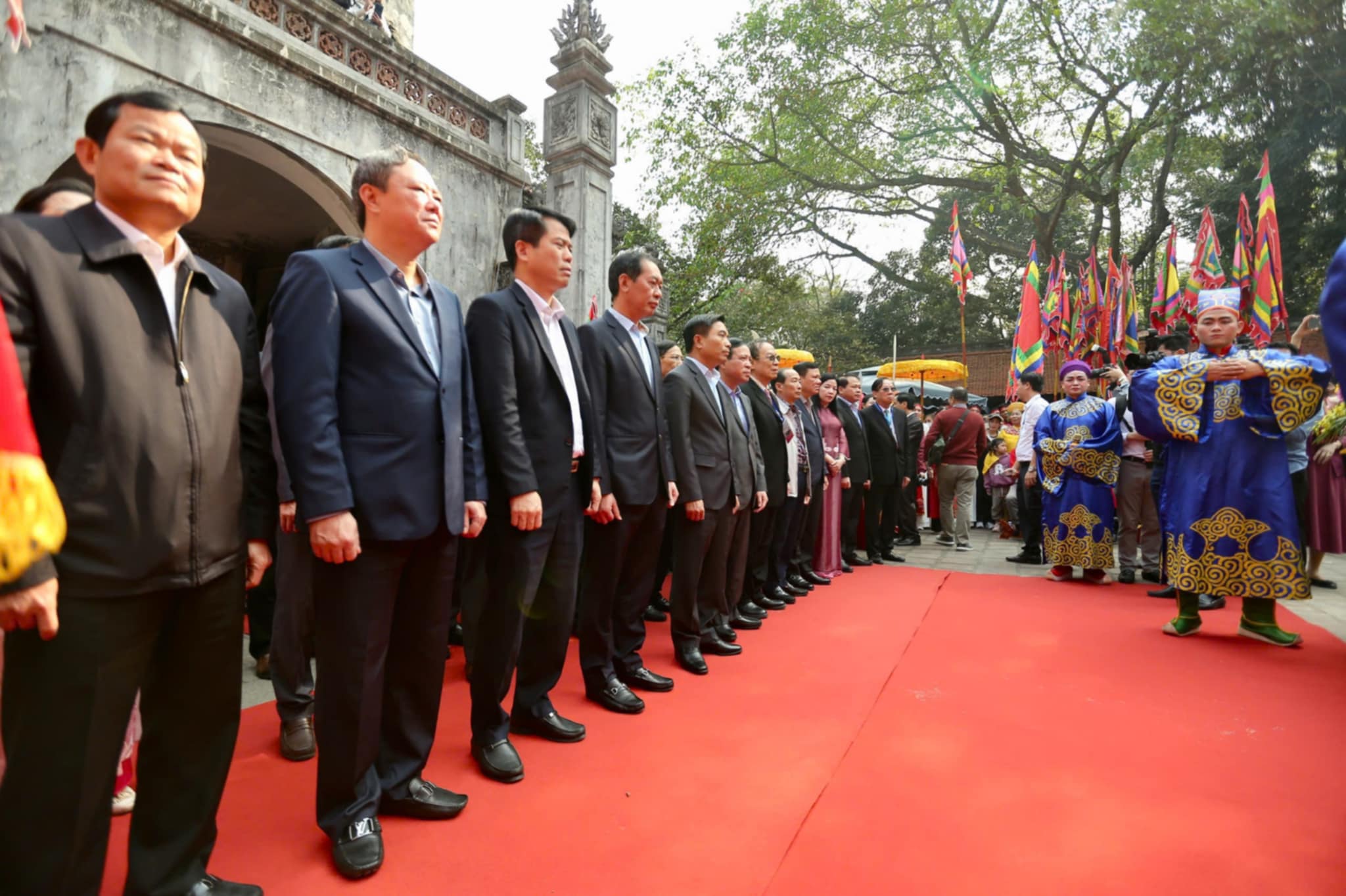 Hàng ngàn người dự lễ hội đền Bà Triệu nổi tiếng ở xứ Thanh- Ảnh 2. Hàng ngàn người dự lễ hội đền Bà Triệu nổi tiếng ở xứ Thanh- Ảnh 2.