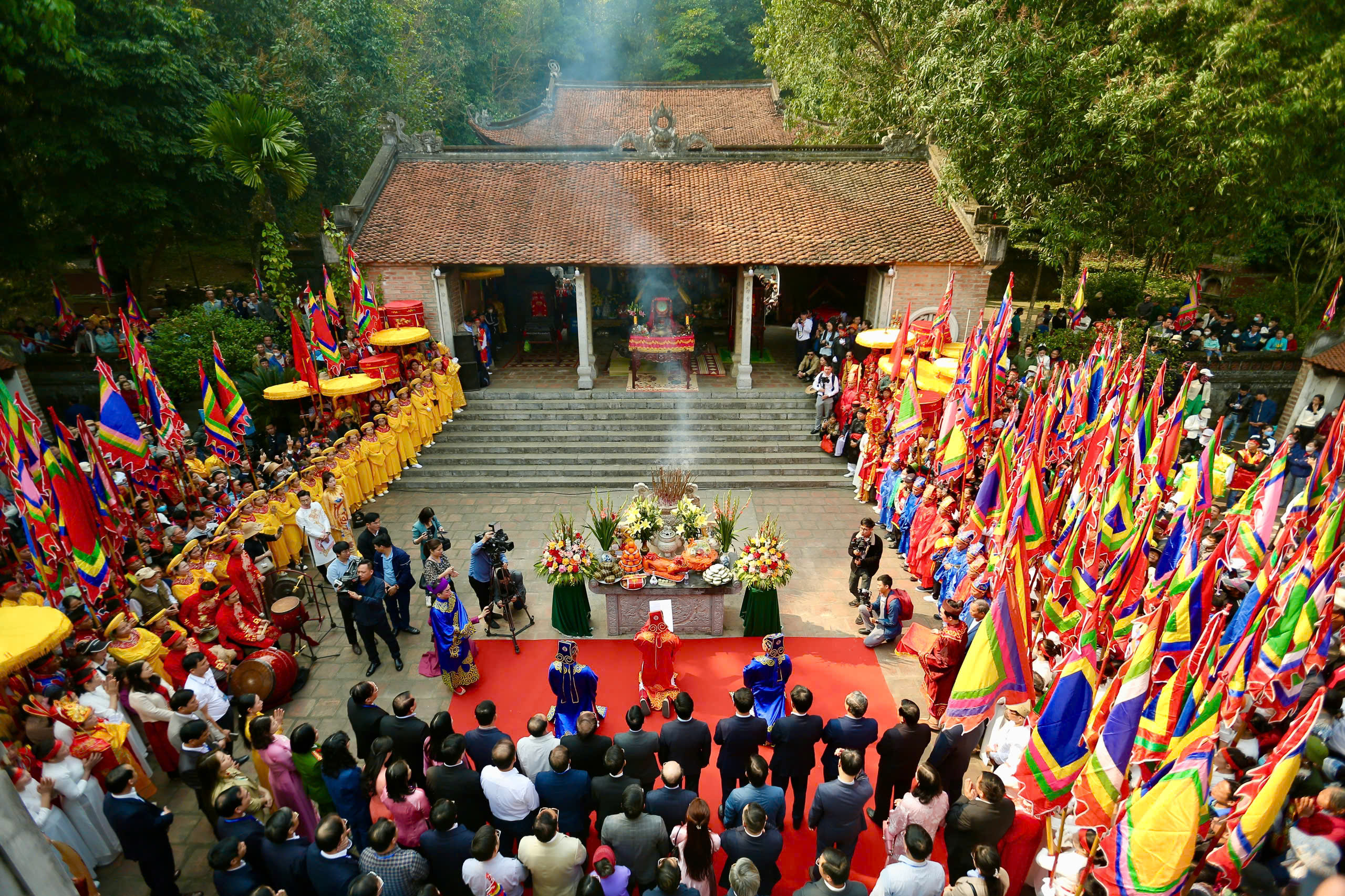 Hàng ngàn người dự lễ hội đền Bà Triệu nổi tiếng ở xứ Thanh- Ảnh 1. Hàng ngàn người dự lễ hội đền Bà Triệu nổi tiếng ở xứ Thanh- Ảnh 1.