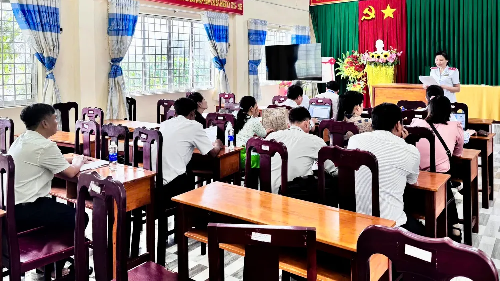 Trưởng Đoàn thanh tra công bố kết luận thanh tra việc thực hiện pháp luật trong quản lý, sử dụng tài chính, tài sản công giai đoạn 22023-2025, đối với Trường TH&THCS Thạnh Đông. Ảnh: TTAG thanh-tra-tinh-an-giang.jpg