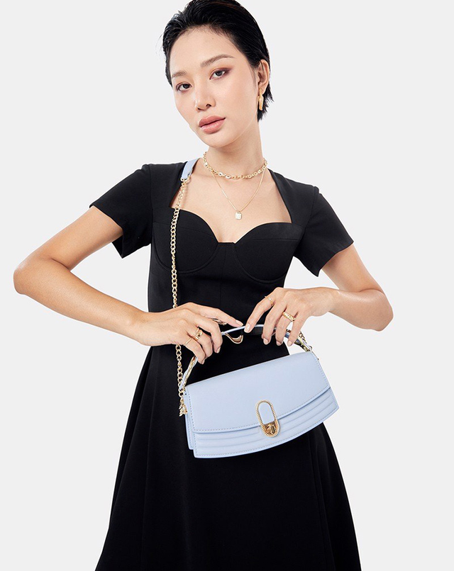 Hô biến phong cách đơn điệu thành ấn tượng với túi xách- Ảnh 3. Hô biến phong cách đơn điệu thành ấn tượng với túi xách- Ảnh 3.