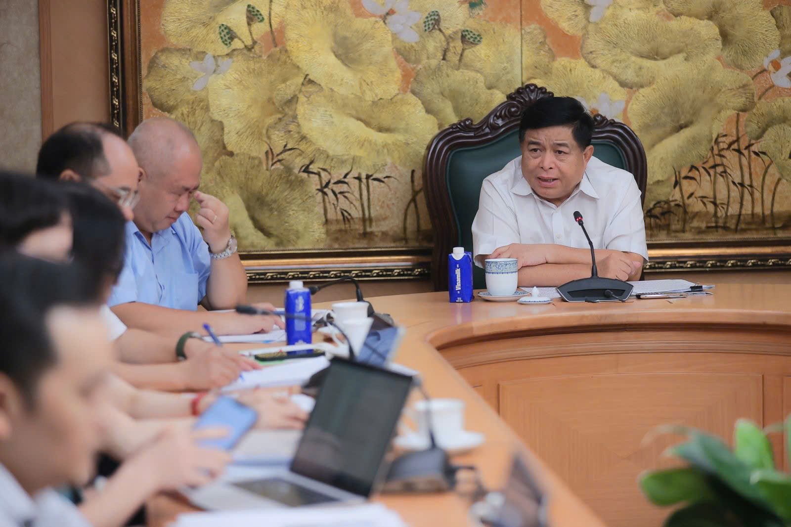 13.700 hộ kinh doanh đã bỏ thuế khoán, Phó Thủ tướng chỉ đạo tạo làn sóng lên doanh nghiệp- Ảnh 1. 13.700 hộ kinh doanh đã bỏ thuế khoán, Phó Thủ tướng chỉ đạo tạo làn sóng lên doanh nghiệp- Ảnh 1.