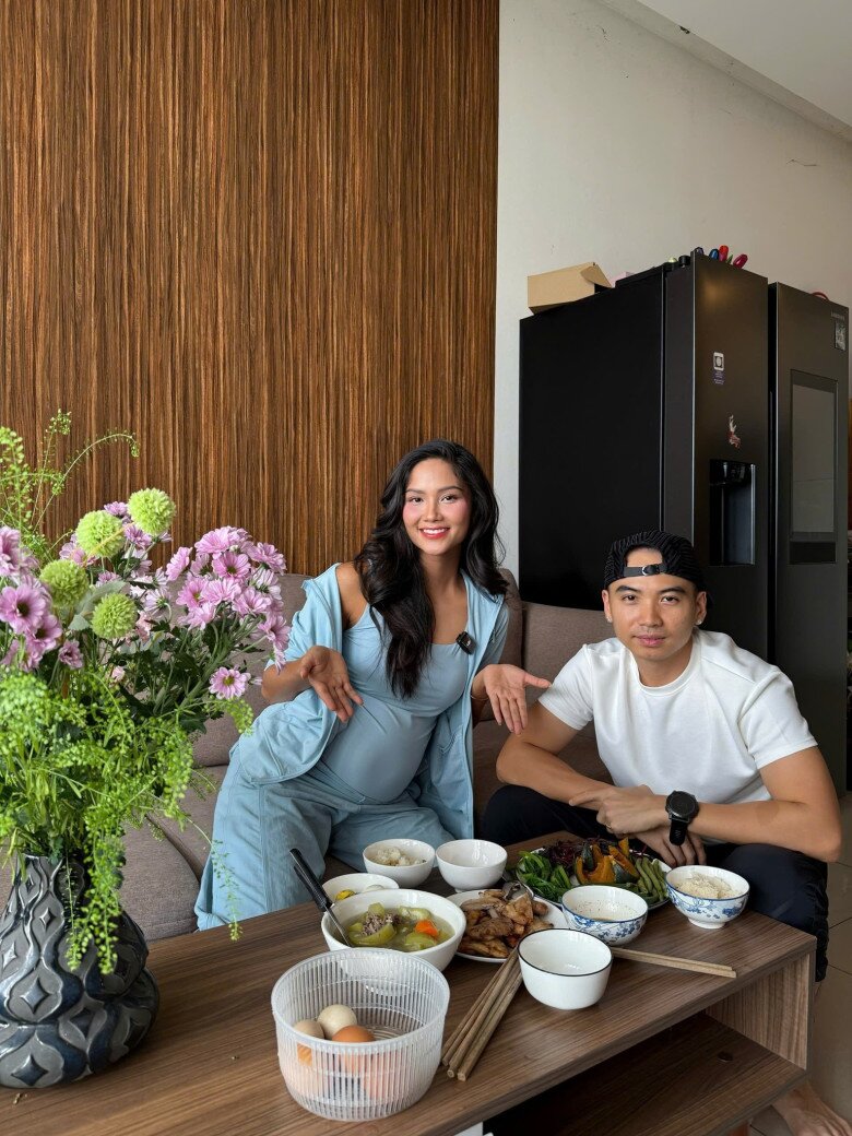 Hoa hậu H'Hen Niê sinh con đầu lòng: Chồng nhiếp ảnh gia khóc khi vợ "vượt cạn", em bé chào đời trông cực yêu 12 Nhiếp ảnh gia Tuấn Khôi tự nấu ăn bồi bổ cho bà xã.