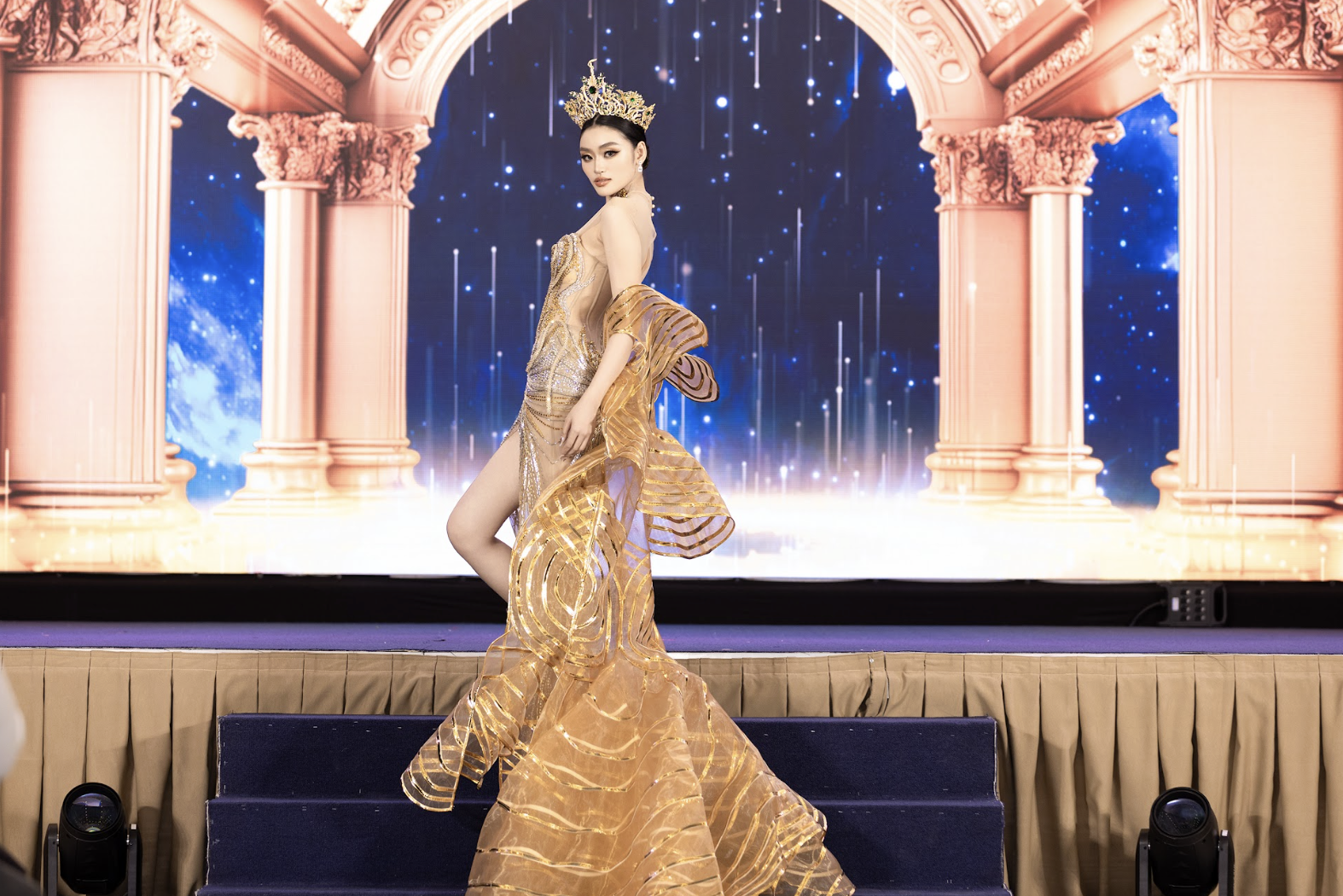 Hoa hậu Yến Nhi nói gì trước nghi án phẫu thuật thẩm mỹ trước khi thi Miss Grand International 2025? - Ảnh 1. Hoa hậu Yến Nhi nói gì trước nghi án phẫu thuật thẩm mỹ trước khi thi Miss Grand International 2025? - Ảnh 1.