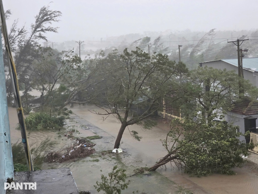 Hoàn lưu bão Bualoi gây mưa lớn đến 30/9, ít nhất 5 người chết và mất tích - 1