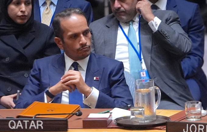 Thủ tướng kiêm Ngoại trưởng Qatar Mohammed bin Abdulrahman bin Jassim Al-Thani dự cuộc họp khẩn của Hội đồng Bảo an Liên Hợp Quốc tại New york ngày 11/9, sau vụ Israel không kích vào Doha. Ảnh: AFP