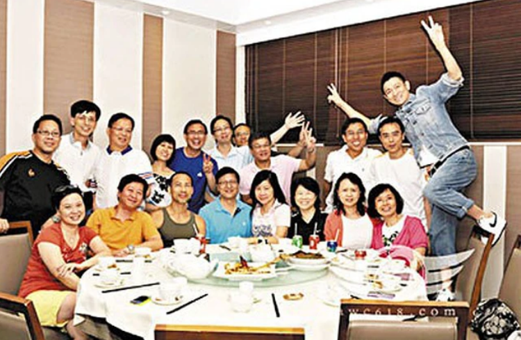 Họp lớp sau 20 năm tốt nghiệp, lớp trưởng kêu gọi nộp quỹ 7 triệu đồng/người, tôi lập tức rời nhóm: Hôm đó thấy tôi đến ai nấy đều sững sờ - Ảnh 1.