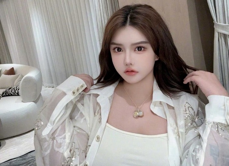 Hotgirl 26 tuổi gây choáng với hồ sơ tình trường kịch tính hơn cả tiểu thuyết: 4 cuộc hôn nhân, 3 lần ly hôn- Ảnh 1.