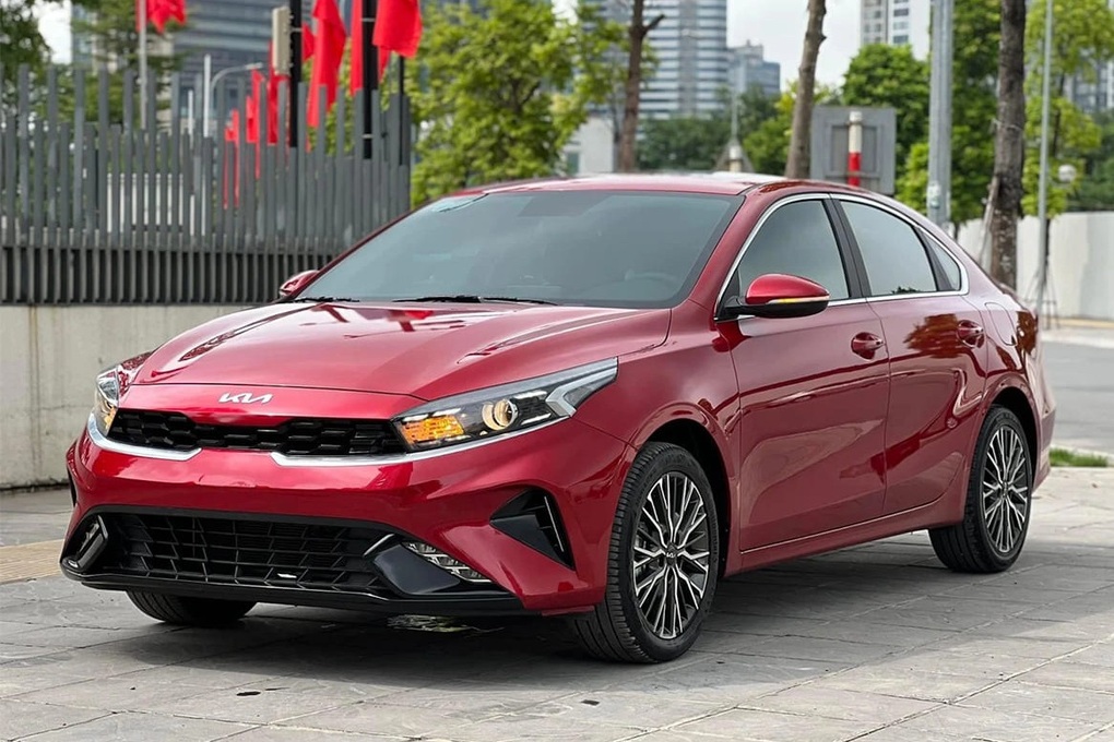 Khách Việt ngày càng “quay lưng” với phân khúc sedan hạng C - 1