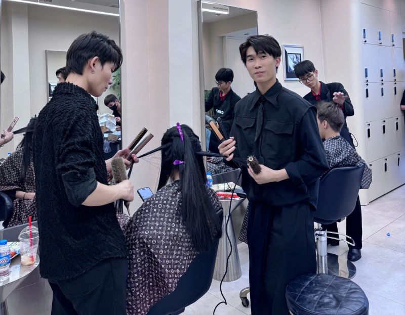 Khám phá xu hướng tóc 2025 và những thay đổi mới mẻ từ Traky Hair Salon- Ảnh 1. Khám phá xu hướng tóc 2025 và những thay đổi mới mẻ từ Traky Hair Salon- Ảnh 1.
