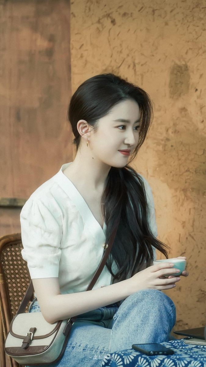 1 đặc điểm trong tướng mạo giúp Lưu Diệc Phi sống 1000 năm nữa cũng không thể nghèo- Ảnh 3. 1 đặc điểm trong tướng mạo giúp Lưu Diệc Phi sống 1000 năm nữa cũng không thể nghèo- Ảnh 3.