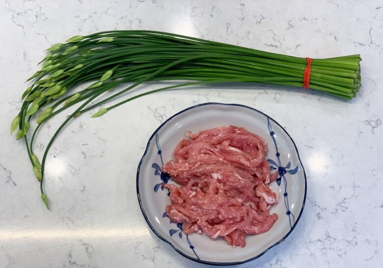 Không ngờ thịt lợn xào với lá này trở thành món ngon, còn bổ cả gan, thận - 1