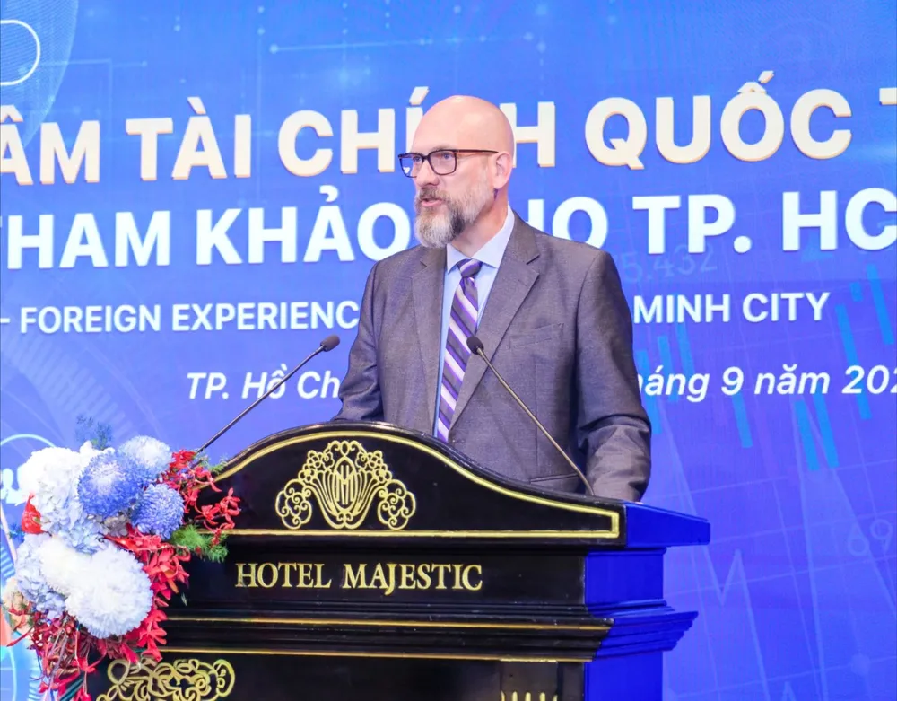 Ông Richard D. McClellan, Phó Chủ tịch Hội đồng Tư vấn Trung tâm Tài chính Quốc tế Việt Nam (Đà Nẵng) trung tâm tài chính quốc tế