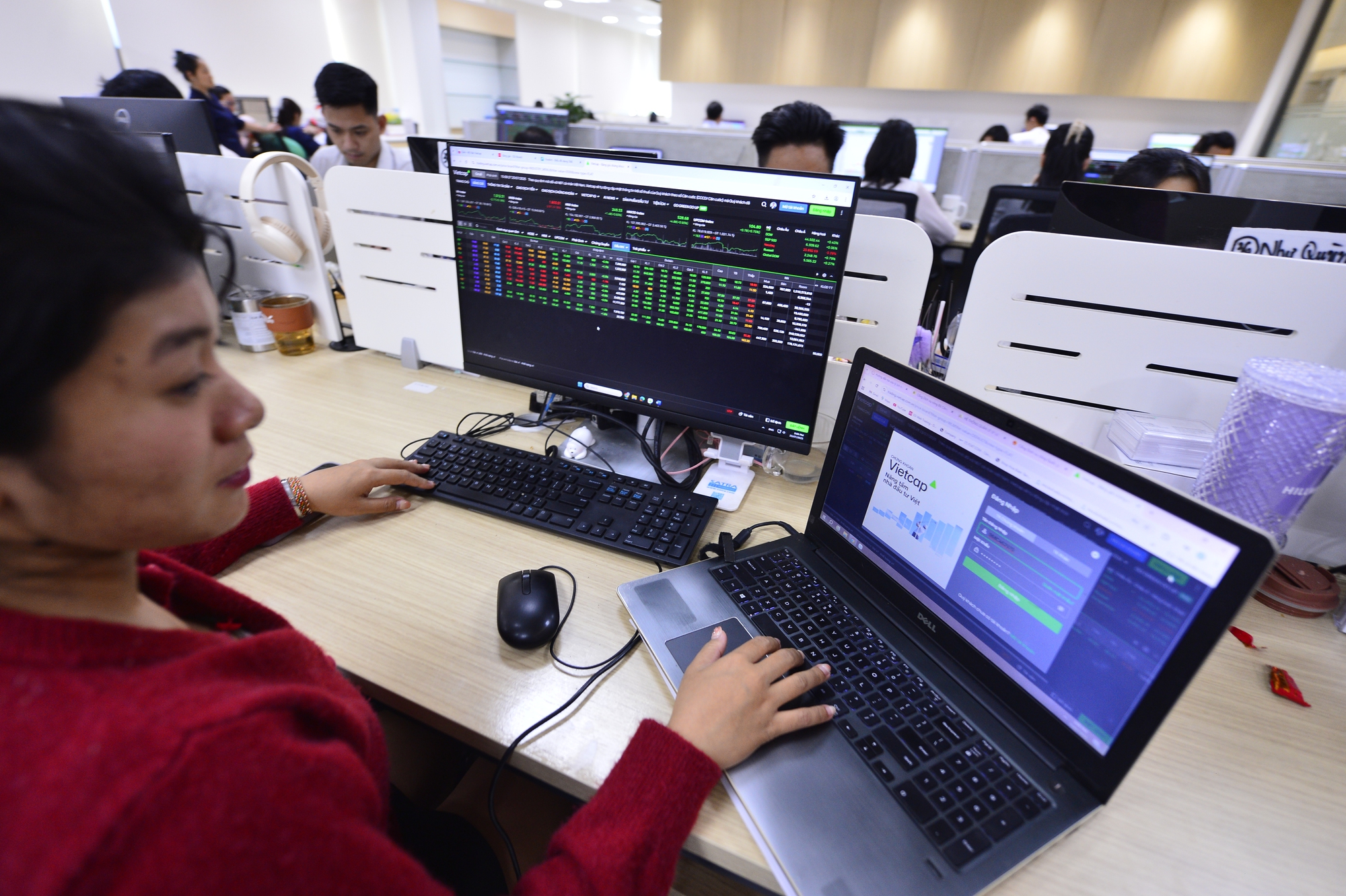 Kịch bản cho thị trường chứng khoán sau phiên rơi sâu đầy hoang mang 1 Kịch bản cho thị trường chứng khoán sau phiên rơi sâu đầy hoang mang - Ảnh 1.