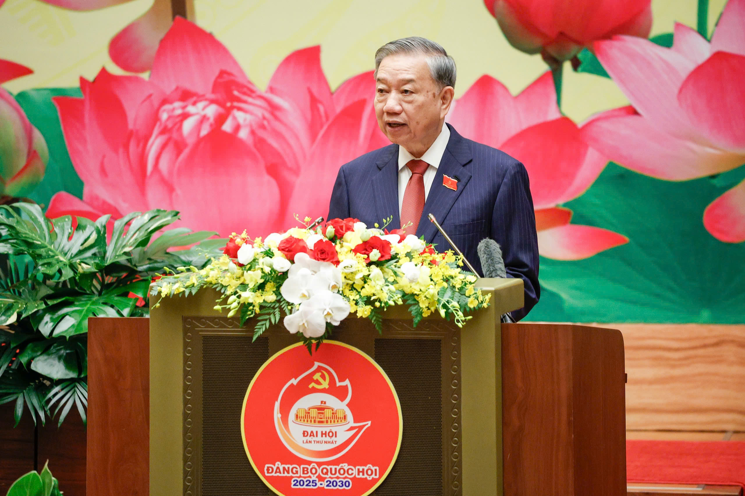 Tổng Bí thư: 'Kiên quyết chống lợi ích nhóm, sự hướng lái chính sách'- Ảnh 1. Tổng Bí thư: 'Kiên quyết chống lợi ích nhóm, sự hướng lái chính sách'- Ảnh 1.