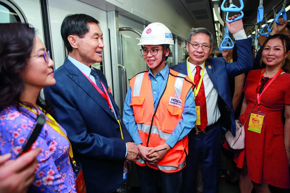 Kiều bào tham quan tuyến metro số 1, Bến Thành - Suối Tiên. Ảnh: NGUYỆT NHI Kiều bào tin tưởng đất nước sẽ có cơ hội bứt phá mạnh mẽ khát vọng cống hiến