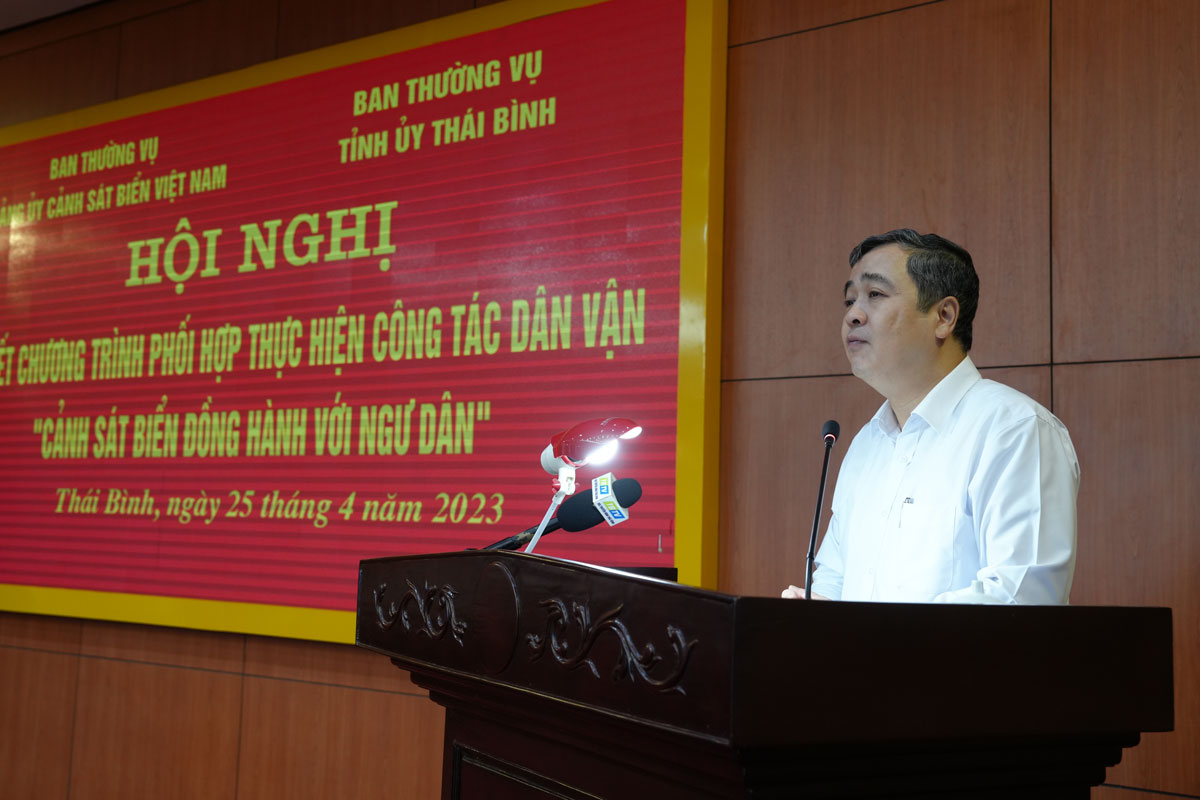 Ký kết chương trình phối hợp Cảnh sát biển đồng hành với ngư dân - Ảnh 2. Ký kết chương trình phối hợp Cảnh sát biển đồng hành với ngư dân - Ảnh 2.