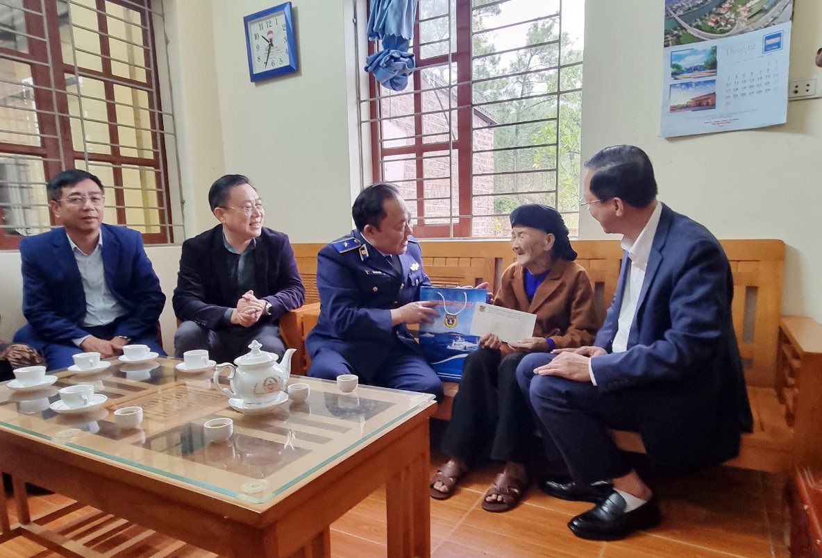 Lan tỏa chương trình “Cảnh sát biển đồng hành với ngư dân”- Ảnh 3. Lan tỏa chương trình “Cảnh sát biển đồng hành với ngư dân”- Ảnh 3.