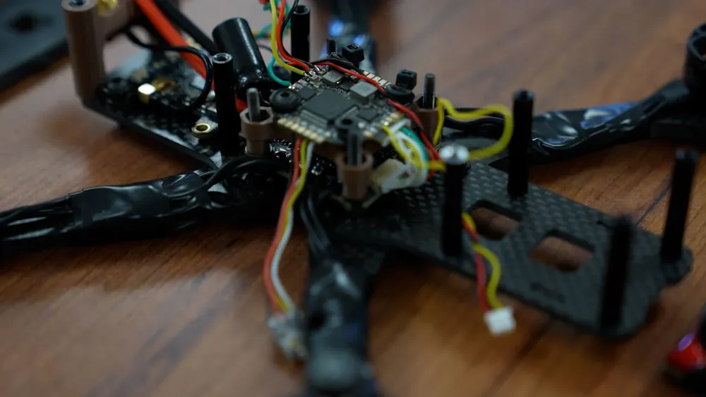 UAV cỡ nhỏ do binh lính Mỹ chế tạo trong quá trình huấn luyện tại căn cứ quân sự Fort Bliss, bang Texas (Mỹ). Ảnh: CNN chiến tranh UAV, Lầu Năm Góc, Mỹ, xung đột Nga-Ukraine 2.png