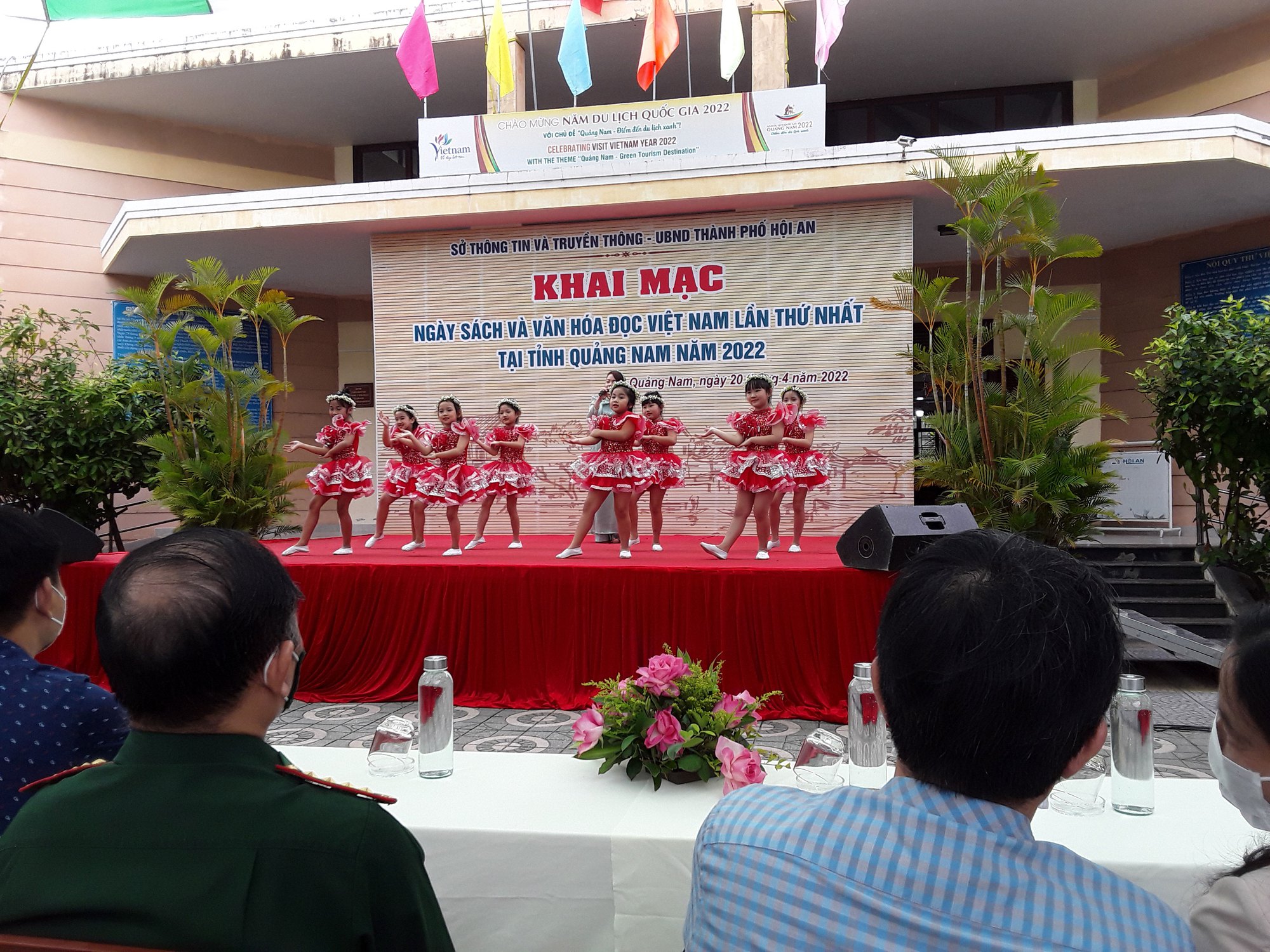 Cuộc thi viết về chủ quyền: Vun đắp tình yêu biển đảo - Ảnh 1. Cuộc thi viết về chủ quyền: Vun đắp tình yêu biển đảo - Ảnh 1.