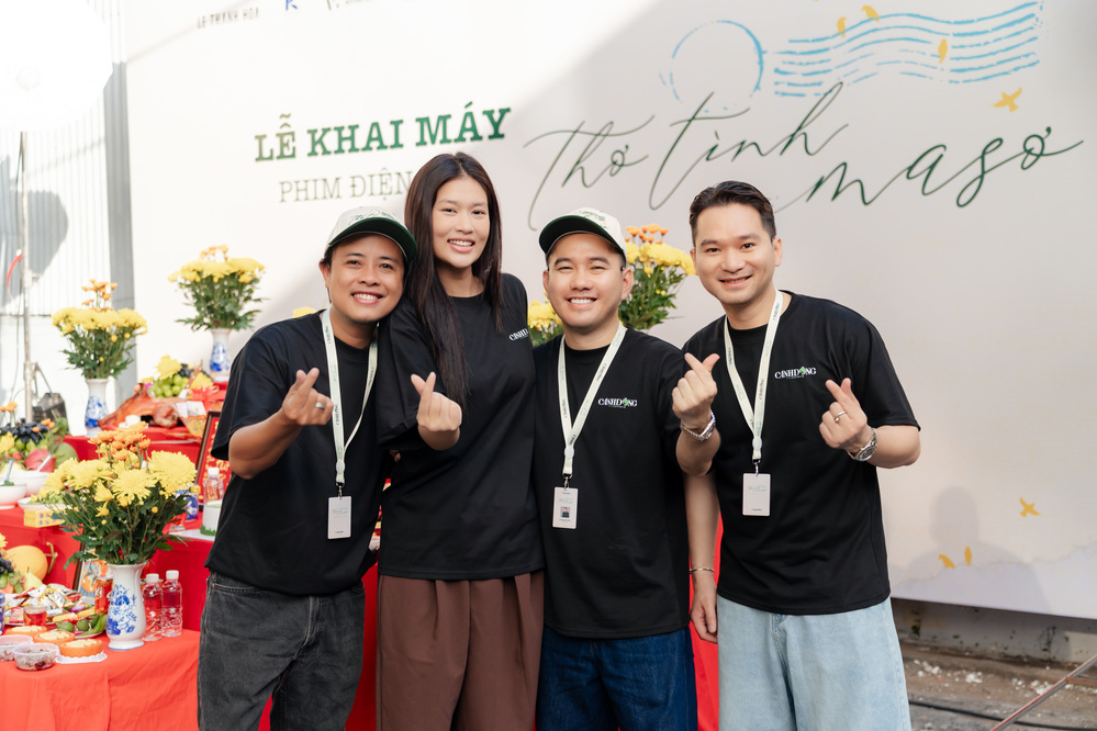  
Đạo diễn Lê Thiện Viễn, Đoàn Thiên Ân và NTK Lê Thanh Hòa