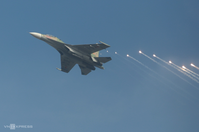 Su-30MK2 bay biểu diễn tại Lễ kỷ niệm 80 năm Quốc khánh. Ảnh: Võ Thạnh