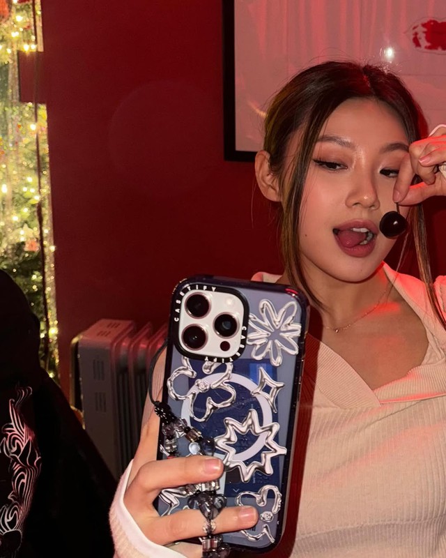 Tìm ra danh tính tình tin đồn của V (BTS), được lòng fan hơn cả Jennie?- Ảnh 4. Tìm ra danh tính tình tin đồn của V (BTS), được lòng fan hơn cả Jennie?- Ảnh 4.