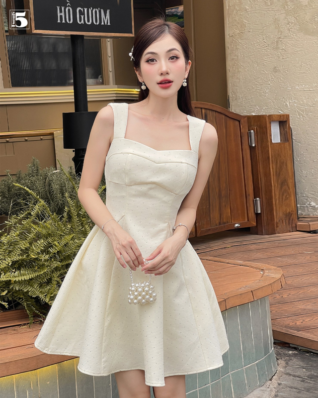 Lên đồ với những kiểu váy không thể thiếu ngày đầu thu 3 Lên đồ với những kiểu váy không thể thiếu ngày đầu thu - Ảnh 3.