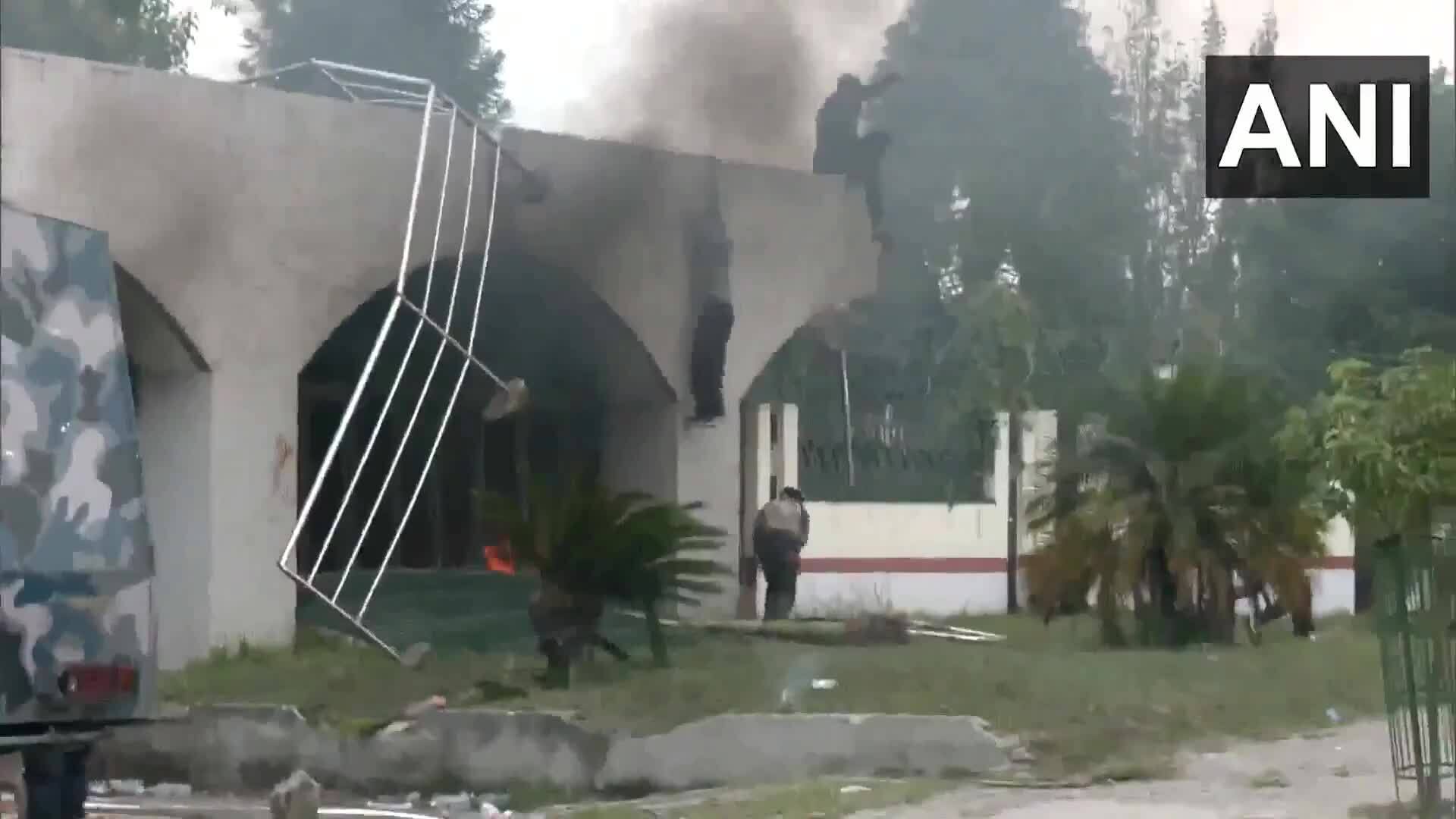 Người biểu tình Nepal bao vây tòa nhà quốc hội