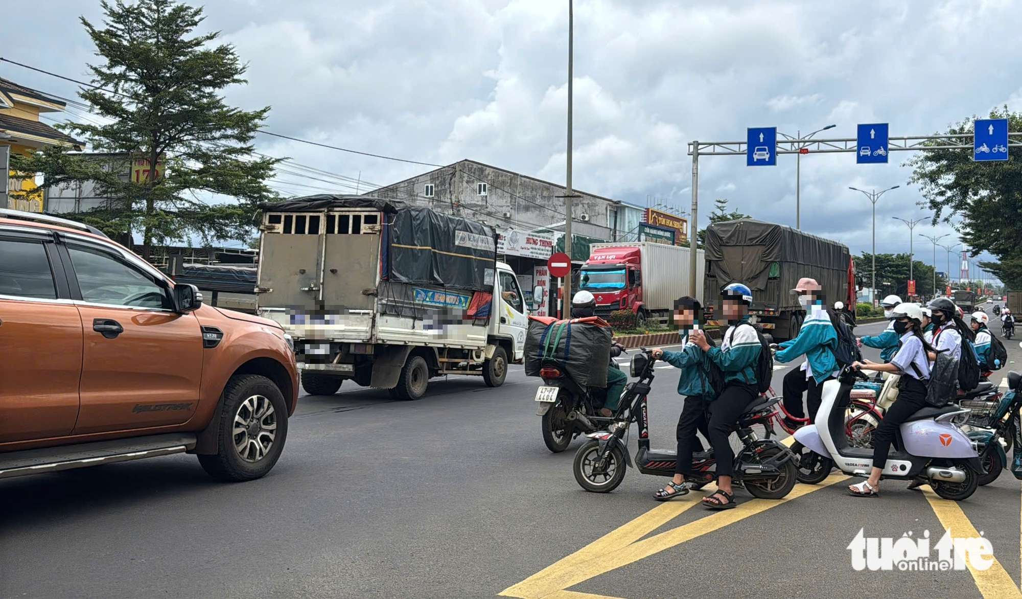 Lo ngại trước tình trạng tai nạn giao thông trong học sinh cao- Ảnh 1. Liên tiếp học sinh gặp tai nạn giao thông ở Đắk Lắk, 39 em tử vong trong 9 tháng - Ảnh 1.