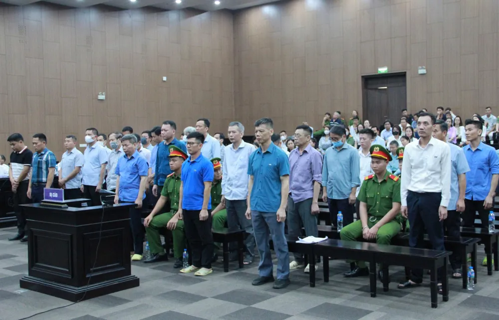 Các bị cáo tại phiên tòa. Ảnh: Hoàng Huy Tập đoàn Thuận An.jpg