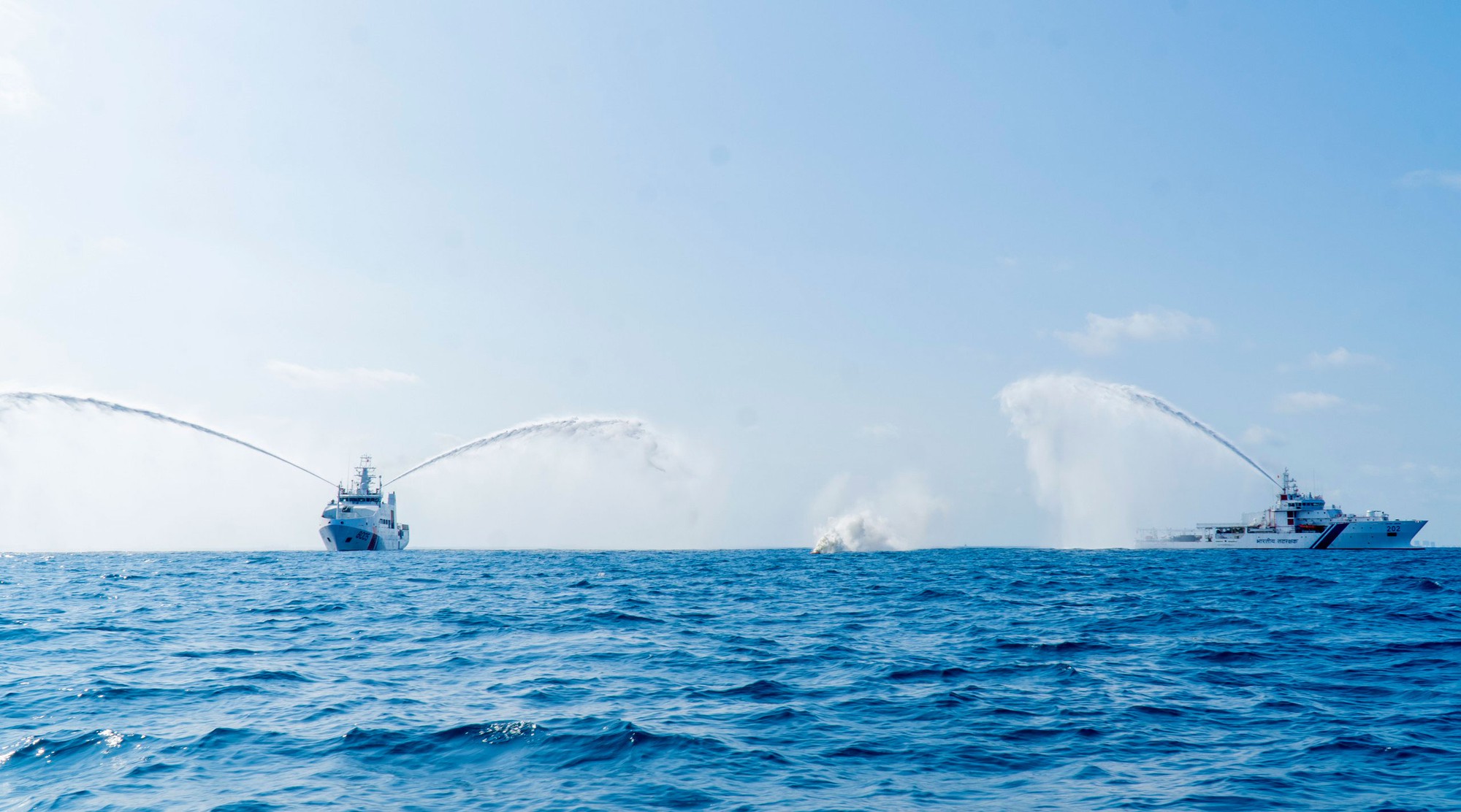 Luyện tập chung, thực thi nhiệm vụ trên biển- Ảnh 1. Luyện tập chung, thực thi nhiệm vụ trên biển- Ảnh 1.