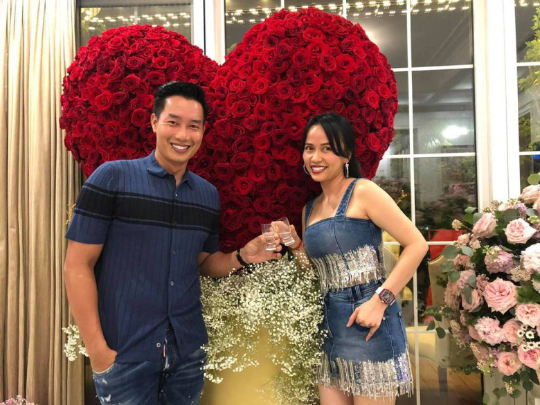 Nam MC được nhận xét là ông chồng quốc dân vì luôn tặng quà và chăm nịnh vợ.