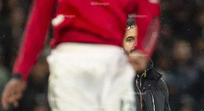 MU đang gặp rất nhiều khó khăn buộc thầy trò HLV Ruben Amorim phải nỗ lực hơn. Ảnh: EPA. HLV Ruben Amorim