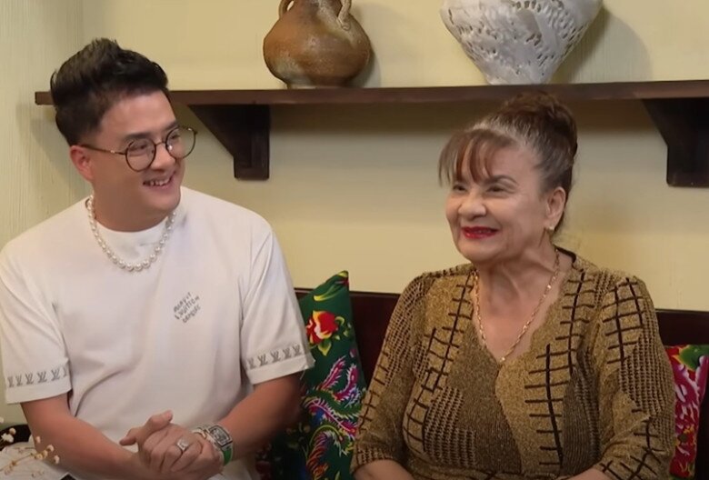 Cao Thái Sơn xuất hiện cùng mẹ.