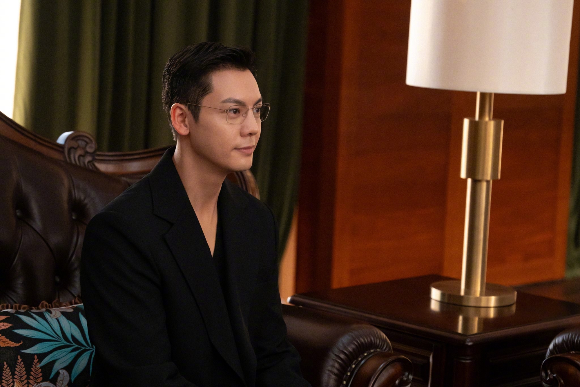 Mơ mà có chồng tổng tài thế này thì xin cả đời không tỉnh: Chất tài phiệt ăn vào máu, đẹp chả chừa phần ai - Ảnh 2.