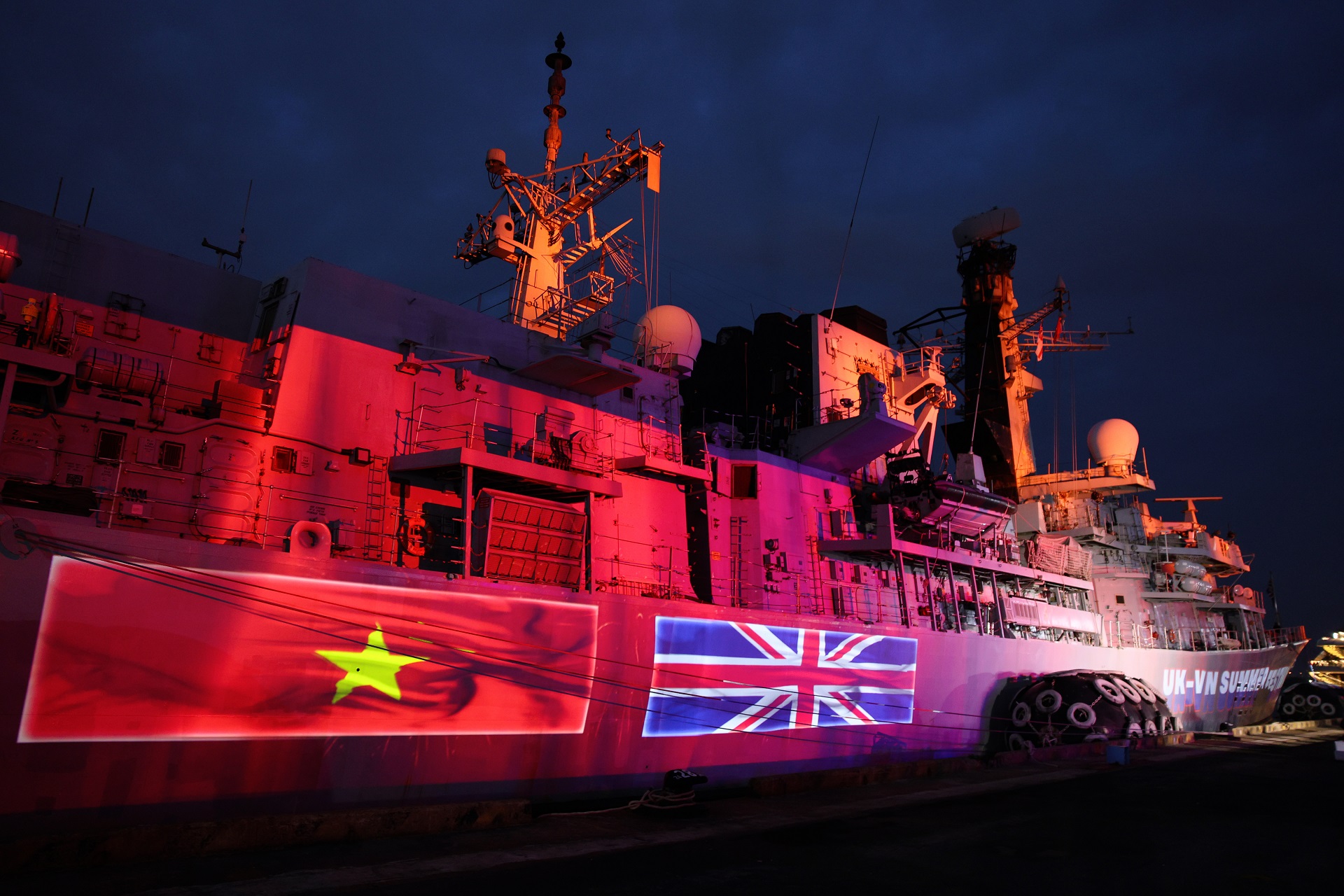 Món Việt xuất hiện trong sự kiện đón tàu Hải quân Hoàng gia Anh - Ảnh 1.