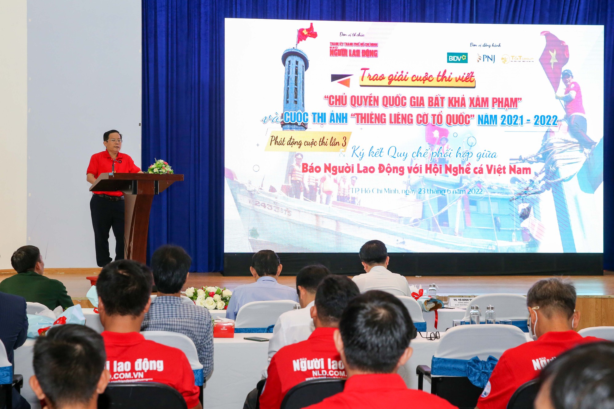 Một lòng hướng về Tổ quốc - Ảnh 1. Một lòng hướng về Tổ quốc - Ảnh 1.