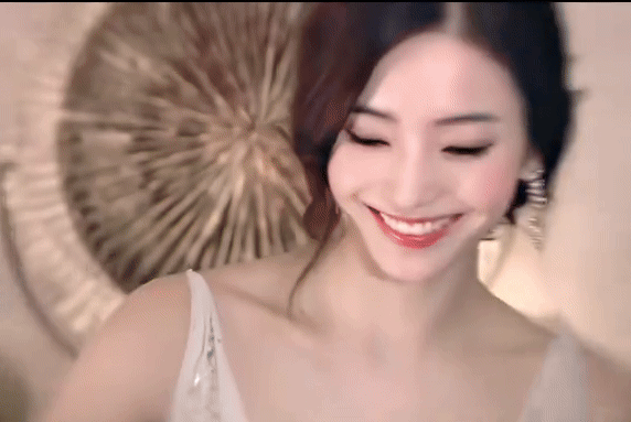 Mỹ nhân đẹp nhất Vườn Sao Băng làm sao thế này: Mặt mũi đơ như tượng, mắt lờ đờ, miệng cũng không mở nổi! - Ảnh 1.