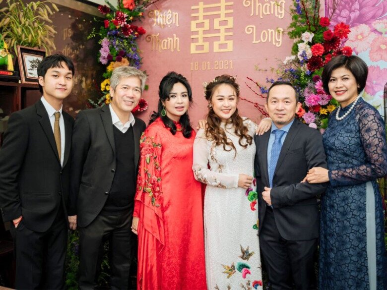 Năm 2021, bác sĩ Tiến Hùng tham dự đám cưới của Thiện Thanh - con gái của Thanh Lam và Quốc Trung.