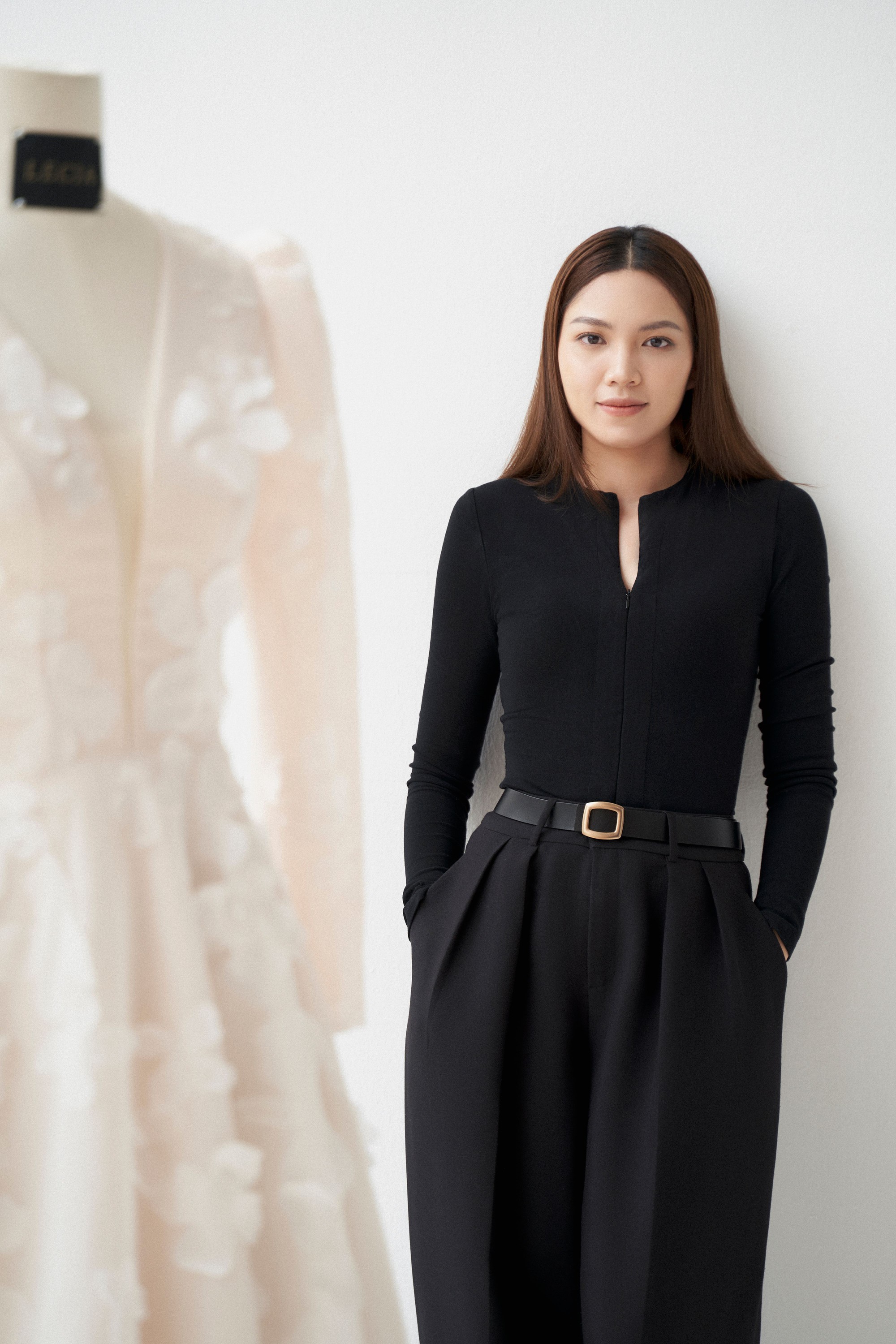 NTK Nguyễn Quỳnh Anh kế thừa và sáng tạo nghệ thuật thêu truyền thống qua dự án ‘HER-ITAGE’ 2 HER-ITAGE - Chép lại câu chuyện di sản bằng đường kim mũi chỉ - Ảnh 3.