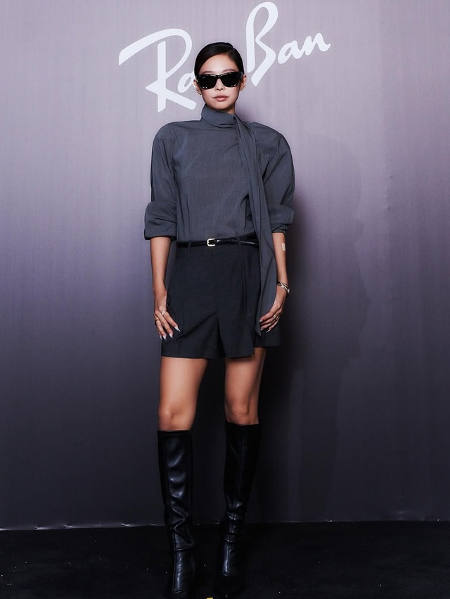 Nâng tầm trang phục khi biết cách sơ vin khéo léo- Ảnh 1. Nâng tầm trang phục khi biết cách sơ vin khéo léo- Ảnh 1.