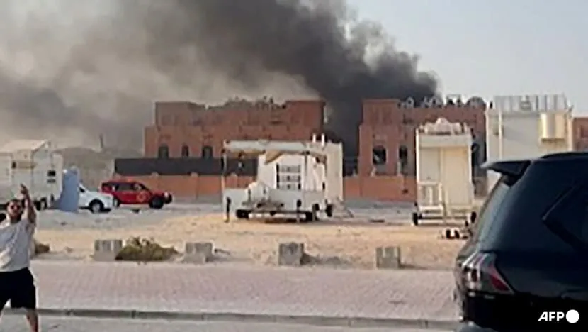 Ảnh chụp từ đoạn phim của AFPTV cho thấy khói bốc lên sau các vụ nổ ở thủ đô Doha (Qatar) ngày 9-9. Ảnh: Jacqueline Penney/AFPTV Israel không kích Qatar