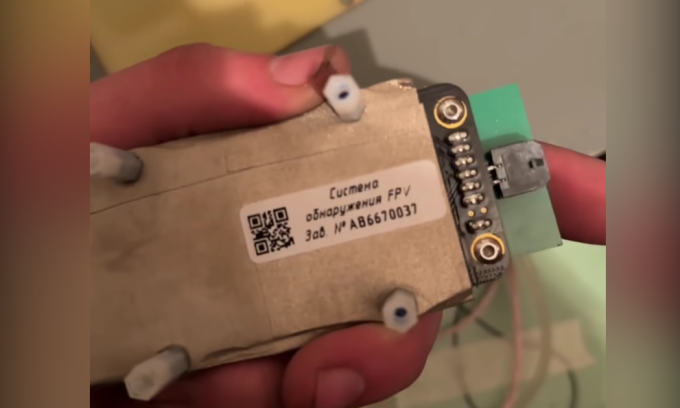 Thiết bị dò sóng vô tuyến của UAV Supercam Nga trong ảnh công bố hôm 7/9. Ảnh: Facebook/Serhii.Flash