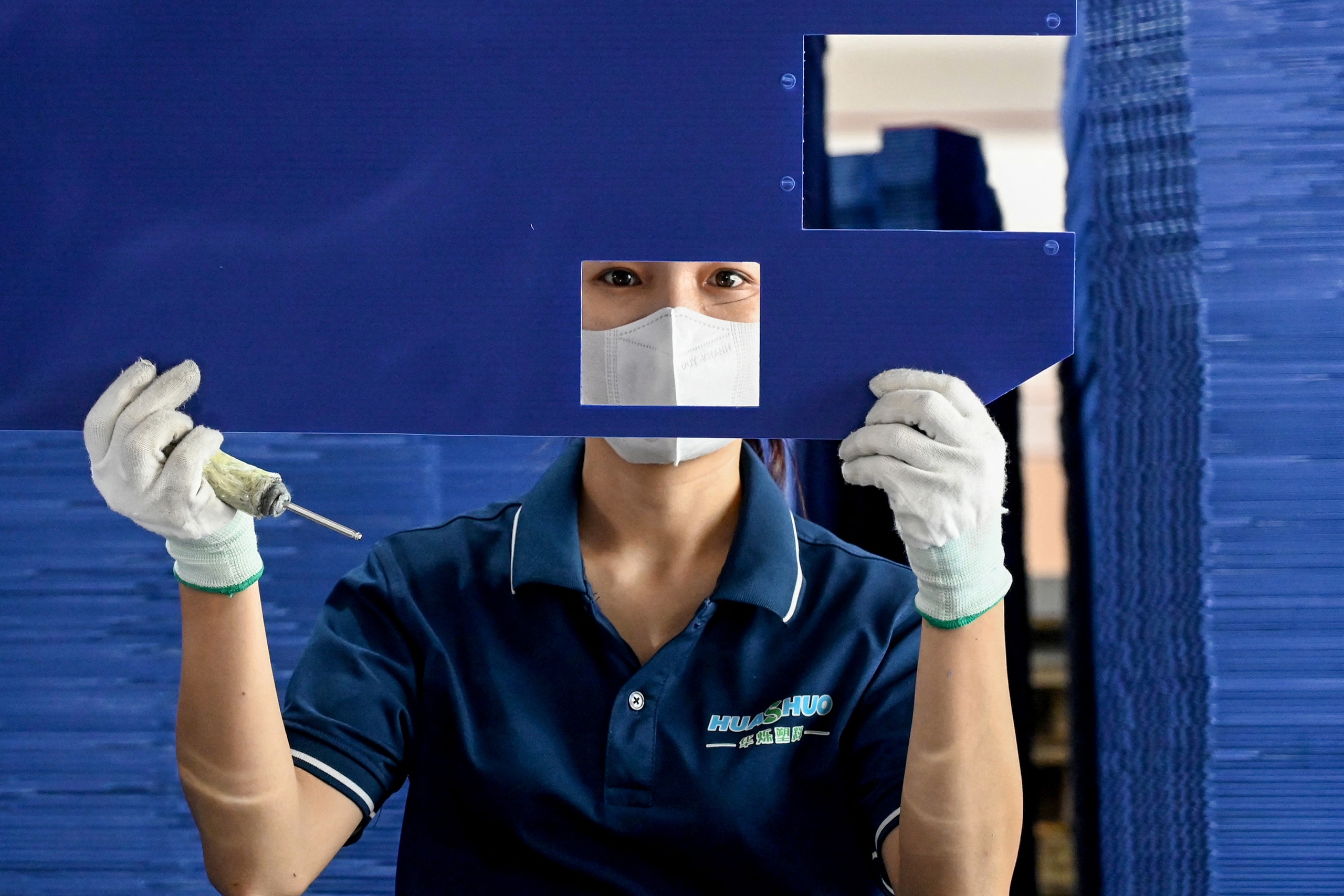 Ngân hàng Singapore nâng dự báo tăng trưởng GDP Việt Nam lên 7,5% - Ảnh 1.