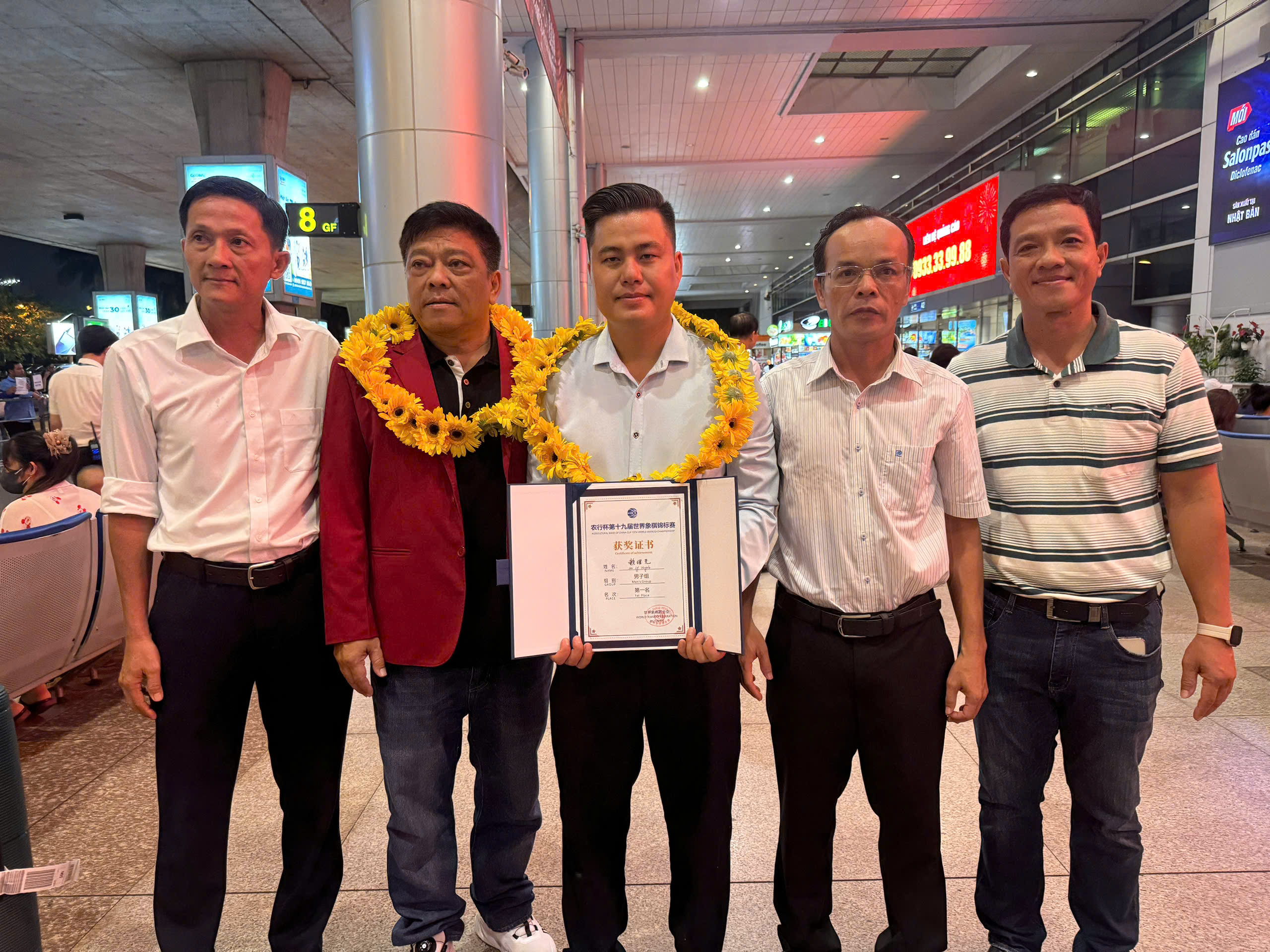 Ngày về của nhà vô địch cờ tướng thế giới Lại Lý Huynh - Ảnh 1.