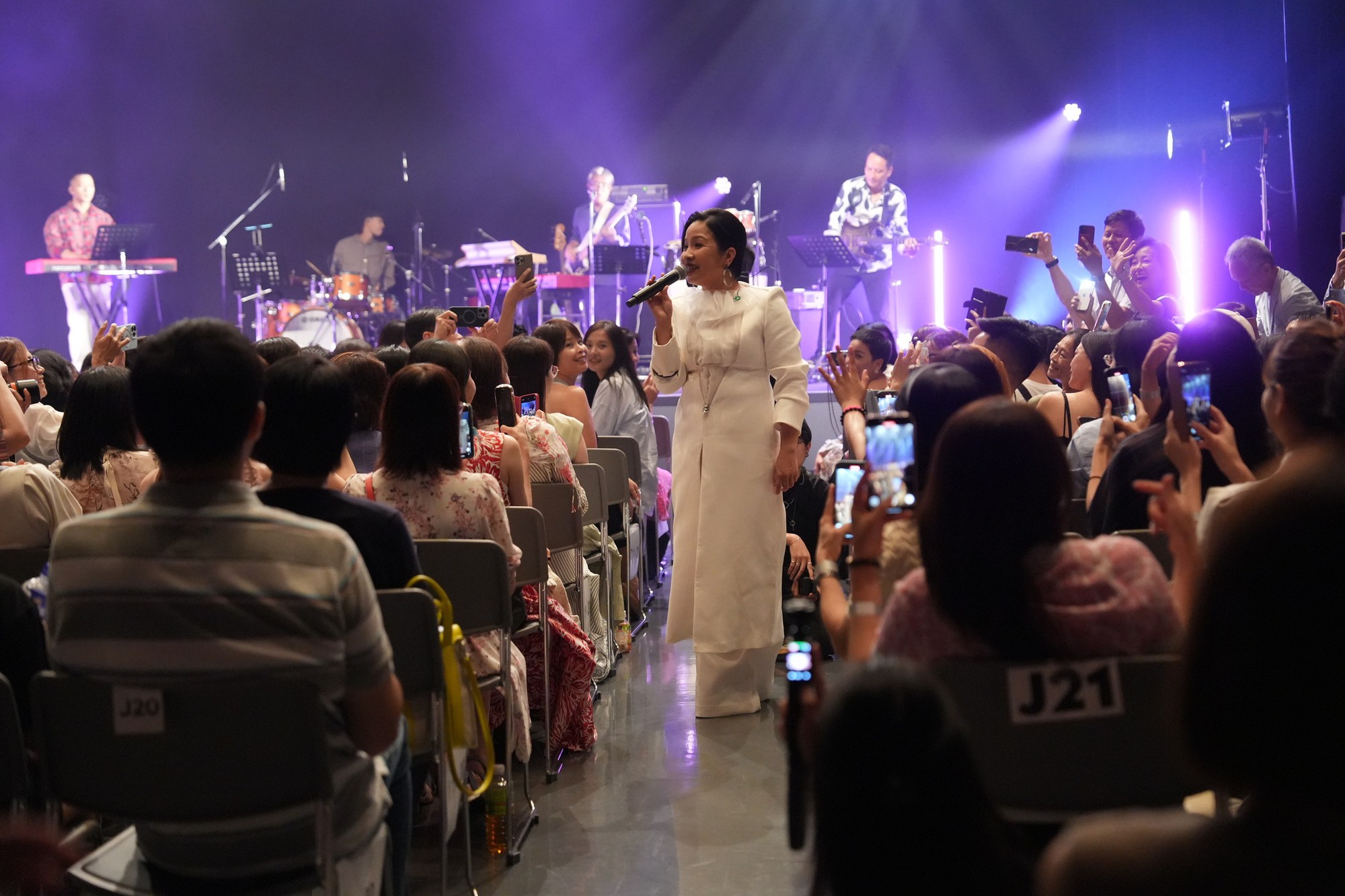 Nghệ sĩ Việt mang show ra quốc tế- Ảnh 1.