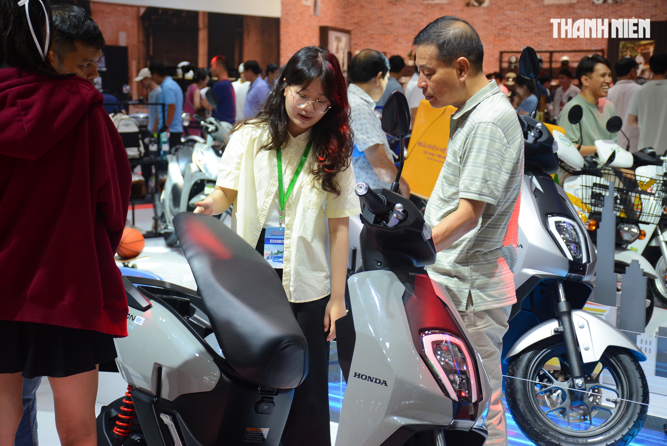 Người Việt dần từ bỏ xe xăng, tăng mua xe máy điện- Ảnh 1.