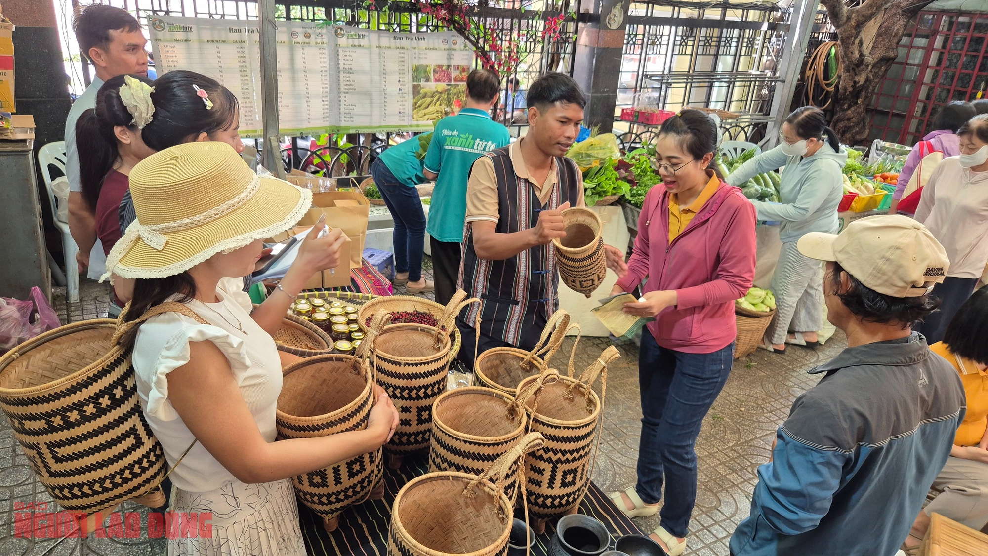 Mê mẩn sản vật Tây Nguyên tại chợ phiên đặc biệt TP HCM - Ảnh 3.